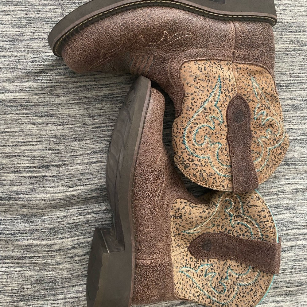 Ariat cowgirl boots